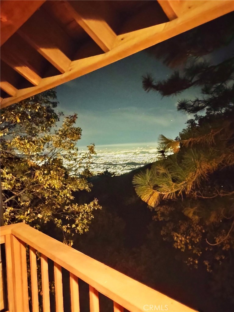 https://media.crmls.org/medias/e8b88180-8358-4aaa-902b-d7ffa6886beb.jpg?preset=X-Large