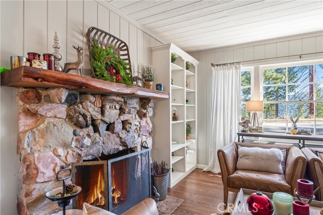Detail Gallery Image 7 of 36 For 31741 Wagon Wheel Dr, Running Springs,  CA 92382 - 3 Beds | 2 Baths