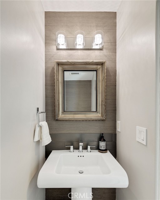 Detail Gallery Image 13 of 38 For 647 2nd, Hermosa Beach,  CA 90254 - 3 Beds | 2/1 Baths