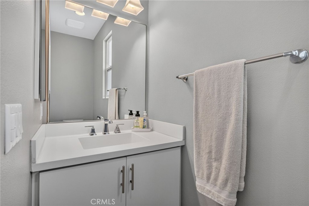 https://media.crmls.org/medias/e8b97963-7b22-4e84-aa59-a3c49a364417.jpg?preset=X-Large