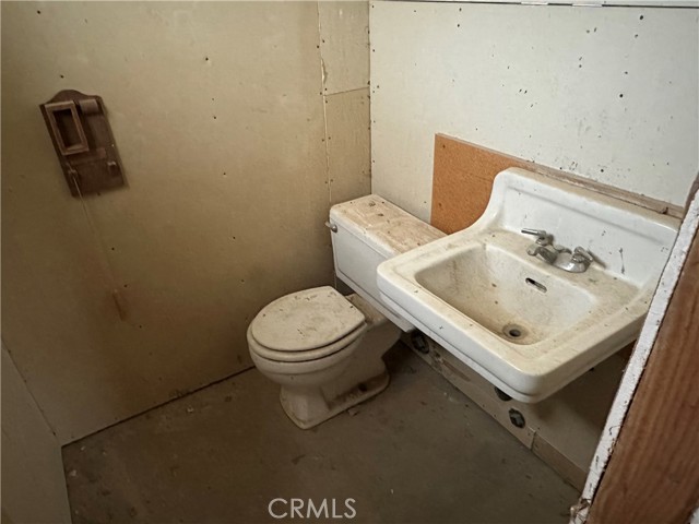 Detail Gallery Image 22 of 25 For 38333 E End, Lucerne Valley,  CA 92356 - 2 Beds | 1/2 Baths