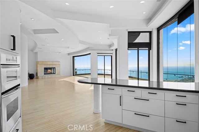 Detail Gallery Image 13 of 45 For 648 Mystic Vw, Laguna Beach,  CA 92651 - 5 Beds | 3/2 Baths