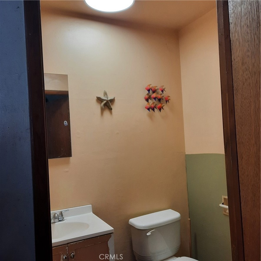 https://media.crmls.org/medias/e8bb5ce1-31b6-4dc5-b3d0-868270f777bb.jpg?preset=X-Large