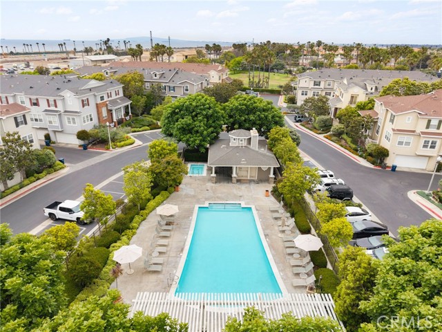 6281 Pacific Pointe Drive, Huntington Beach CA: https://media.crmls.org/medias/e8bbfb69-fdfd-46a7-ad7b-b4adff6be82e.jpg