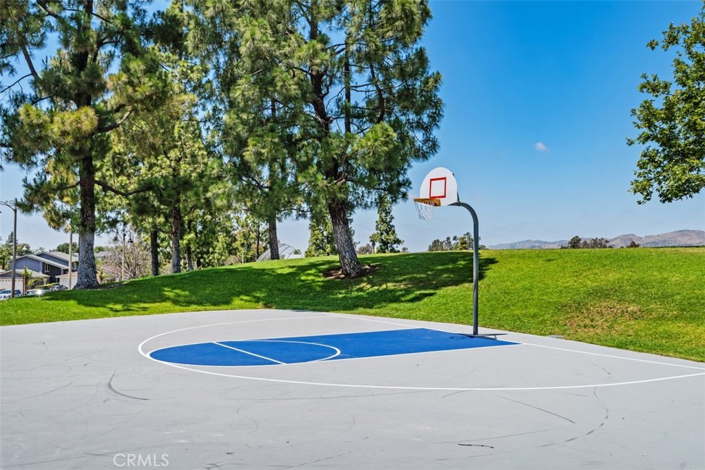 https://media.crmls.org/medias/e8bc8eb8-9dad-4311-9207-3867f7998785.jpg?preset=X-Large
