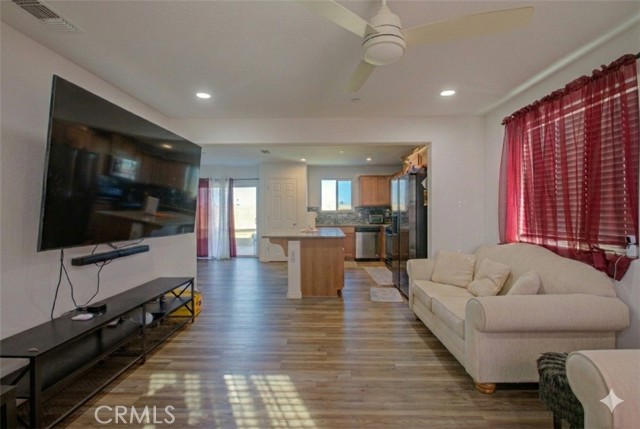 Detail Gallery Image 5 of 27 For 2010 Conadria Ave, Chowchilla,  CA 93610 - 4 Beds | 2 Baths