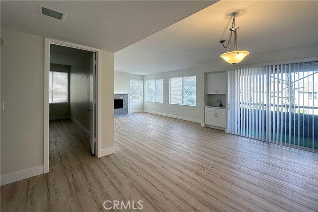 Detail Gallery Image 10 of 35 For 14530 Benefit #102,  Sherman Oaks,  CA 91403 - 2 Beds | 2 Baths