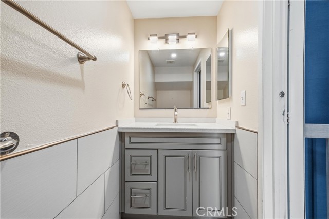 Detail Gallery Image 10 of 27 For 14429 Chardon Ave #41,  Hawthorne,  CA 90250 - 3 Beds | 1/1 Baths