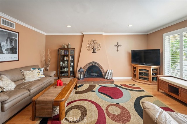 19654 Delight Street, Canyon Country CA: https://media.crmls.org/medias/e8bf2777-0f8a-4757-8629-9270606ce0b3.jpg