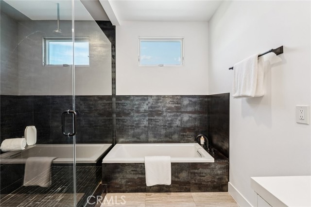 Detail Gallery Image 28 of 34 For 542 N Commonwealth Ave, Silver Lake Los Angeles,  CA 90004 - 3 Beds | 2/1 Baths