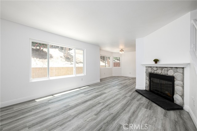 Detail Gallery Image 8 of 49 For 14791 Mountain High Dr, Fontana,  CA 92337 - 4 Beds | 2/1 Baths