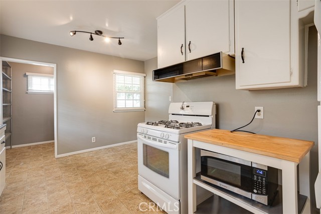 Detail Gallery Image 14 of 35 For 1906 Amber Ln, Burbank,  CA 91504 - 3 Beds | 1 Baths