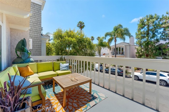 512 2nd Street, Manhattan Beach, California 90266, 4 Bedrooms Bedrooms, ,1 BathroomBathrooms,Residential,Sold,2nd Street,SB22080847