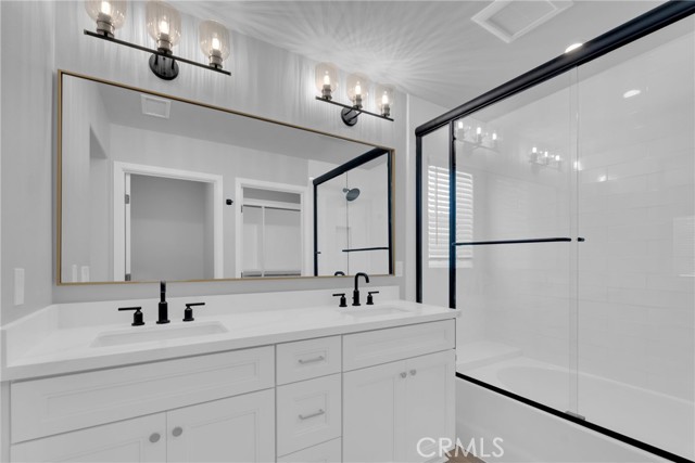 617 E Walnut Avenue, Monrovia CA: https://media.crmls.org/medias/e8c06f8d-a5b0-401c-90e7-e3c454348848.jpg