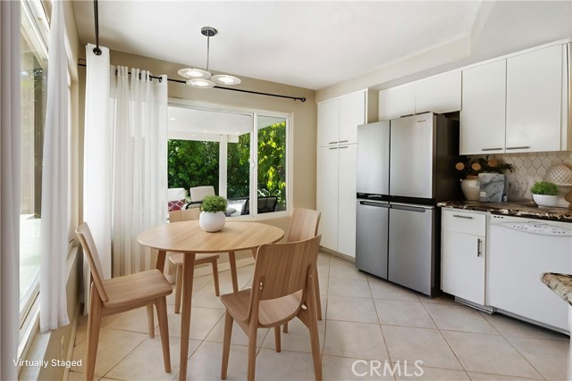 6065 Saint Augustine Drive, Riverside CA: https://media.crmls.org/medias/e8c0a590-e69e-413f-96ec-7caa0d95b074.jpg