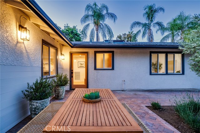 1393 Navarro Avenue, Pasadena CA: https://media.crmls.org/medias/e8c0dc05-2ccc-4e1a-99b0-5fa8fbd02cf3.jpg