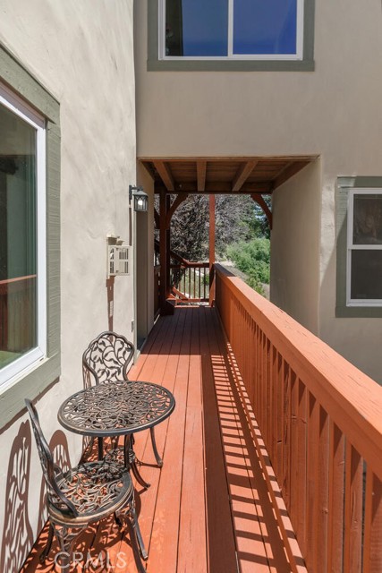 781 Brentwood Drive, Lake Arrowhead CA: https://media.crmls.org/medias/e8c0fb92-8309-4e1f-82c2-44fe55f60fd9.jpg