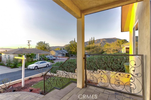 Detail Gallery Image 32 of 33 For 10624 Mcclemont Ave, Tujunga,  CA 91042 - 3 Beds | 3 Baths