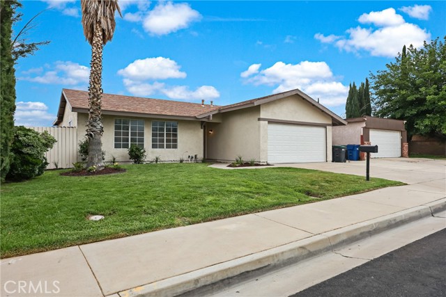 Detail Gallery Image 3 of 30 For 44014 Raysack Ave, Lancaster,  CA 93535 - 4 Beds | 2 Baths