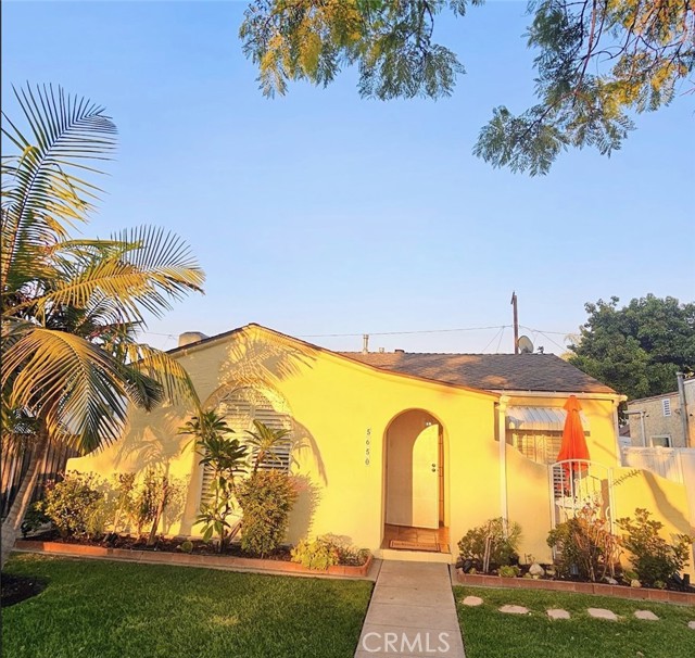5650 Lemon, Long Beach CA: https://media.crmls.org/medias/e8c23933-79b5-4438-b30b-911221348a7a.jpg