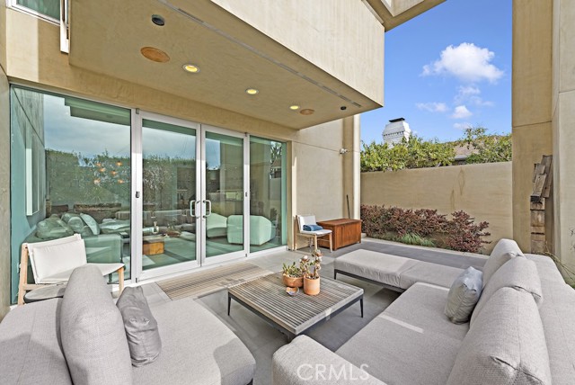 Detail Gallery Image 9 of 25 For 650 Glenneyre St, Laguna Beach,  CA 92651 - 3 Beds | 3 Baths