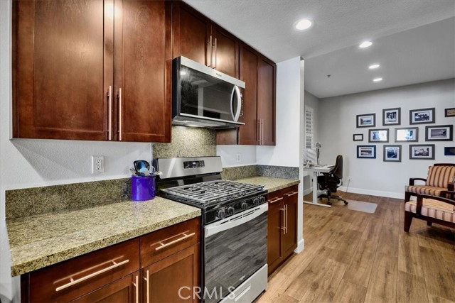 Image 20 of 75 For 300 4th Street 214