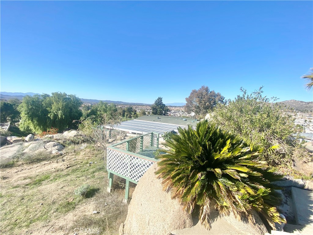 https://media.crmls.org/medias/e8c42e53-b220-44b2-a0b9-d7bc4e0bb7f4.jpg?preset=X-Large