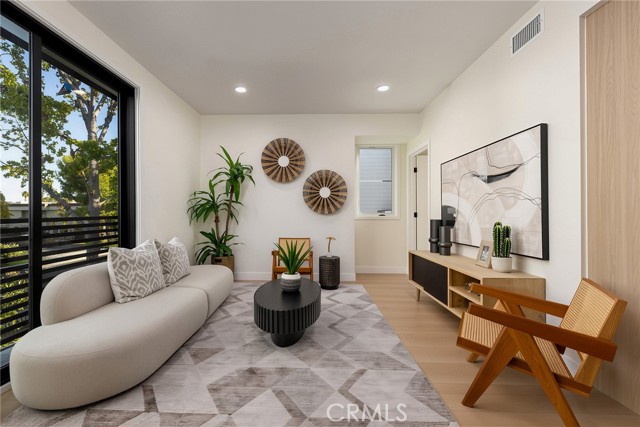 1025 La Cadena, B photo 7
