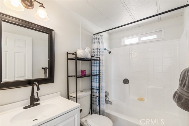 74993 Serrano Drive,  CA: https://media.crmls.org/medias/e8c4900f-bf27-4b41-b33d-19661dfa6145.jpg
