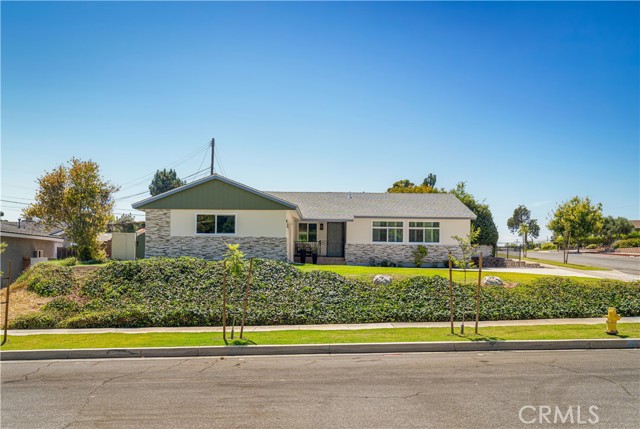 981 Russell Street, La Habra CA: https://media.crmls.org/medias/e8c535be-4389-42ca-a7e1-5e29011faf9a.jpg