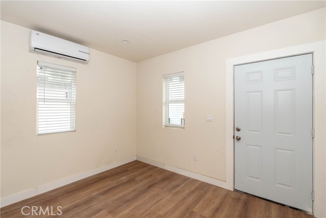 1038 E 53rd Street, Los Angeles CA: https://media.crmls.org/medias/e8c6d61a-0c98-4361-8417-83916f9974da.jpg
