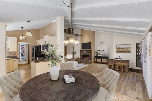 Detail Gallery Image 2 of 26 For 38501 Oaktree, Murrieta,  CA 92562 - 2 Beds | 2/1 Baths