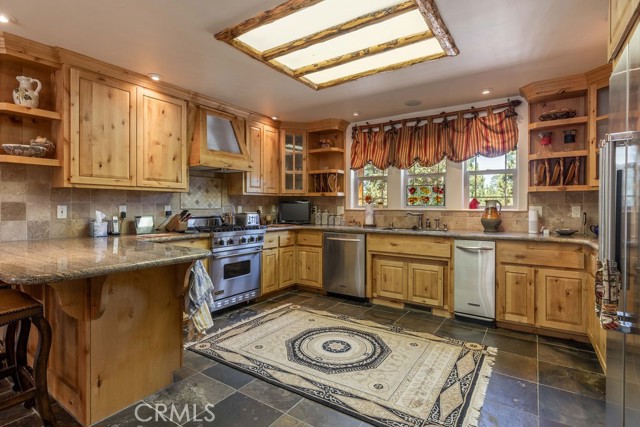 625 Cedar Glen Drive, Big Bear City CA: https://media.crmls.org/medias/e8c722a0-0c03-48b1-a8f8-3c698dc84f40.jpg