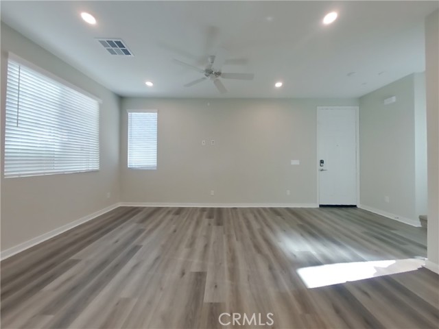 31711 Willowwood Way, Menifee CA: https://media.crmls.org/medias/e8c72847-1df5-45b7-b31d-acf25d387a4d.jpg