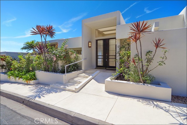 1284 Coronado Drive, Laguna Beach CA: https://media.crmls.org/medias/e8c77a45-0318-4521-bea7-4afc7b4171e4.jpg