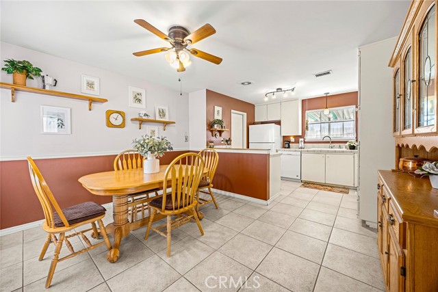 Detail Gallery Image 6 of 23 For 402 Jade Ave, Placentia,  CA 92870 - 4 Beds | 2 Baths