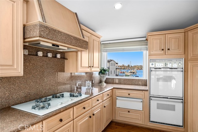 1201 E Balboa Boulevard, Newport Beach CA: https://media.crmls.org/medias/e8c883a2-fc1e-4531-aa7a-cbd472ae503c.jpg