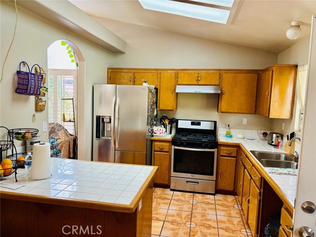 Detail Gallery Image 6 of 20 For 15162 Cambria St, Fontana,  CA 92335 - 4 Beds | 2 Baths