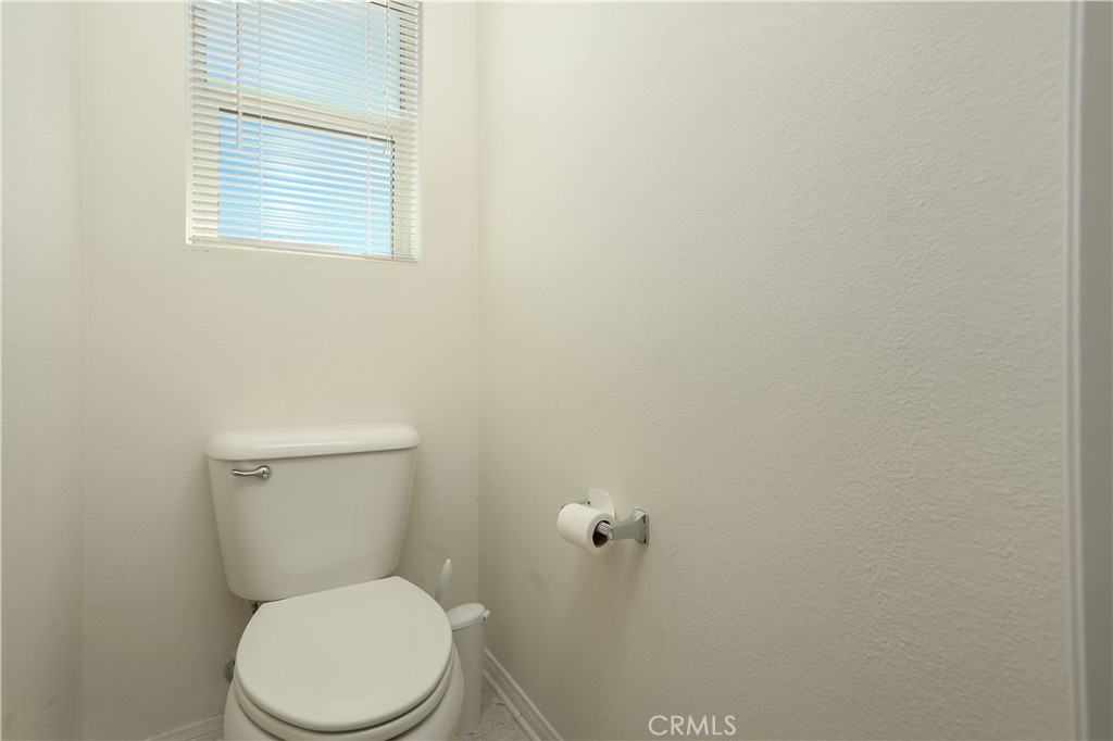https://media.crmls.org/medias/e8c8c31e-51a3-48ac-848b-c71cb0c52f7d.jpg?preset=X-Large