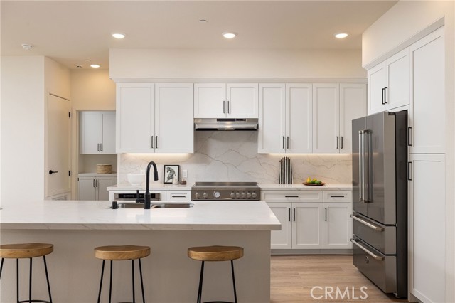 414 Main St., Huntington Beach CA: https://media.crmls.org/medias/e8c9378e-e0eb-491c-a788-235d6e4e2b23.jpg