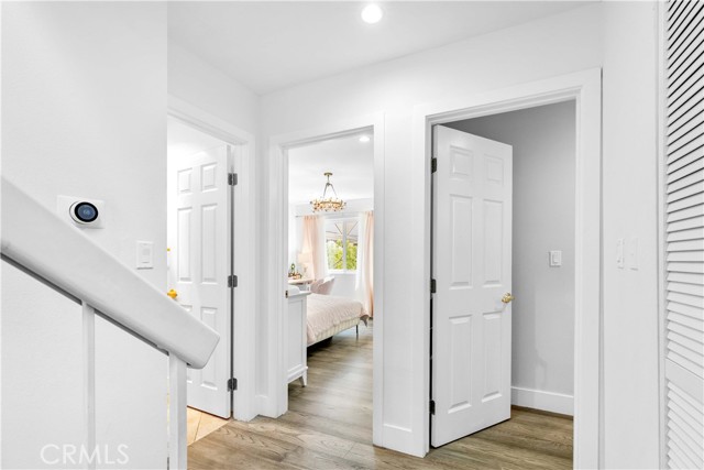 456 E San Jose Avenue, Burbank CA: https://media.crmls.org/medias/e8c974ce-d074-46d6-b705-fbf15d7138fe.jpg