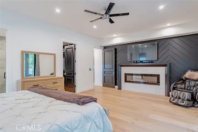 5225 Topeka Drive, Tarzana CA: https://media.crmls.org/medias/e8c9bfb7-9744-4ba3-9a7a-6d80926d47f8.jpg