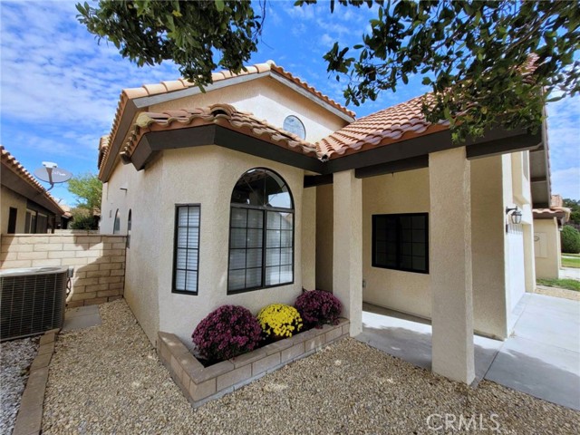 Detail Gallery Image 4 of 51 For 19242 Palm Way, Apple Valley,  CA 92308 - 2 Beds | 2/1 Baths