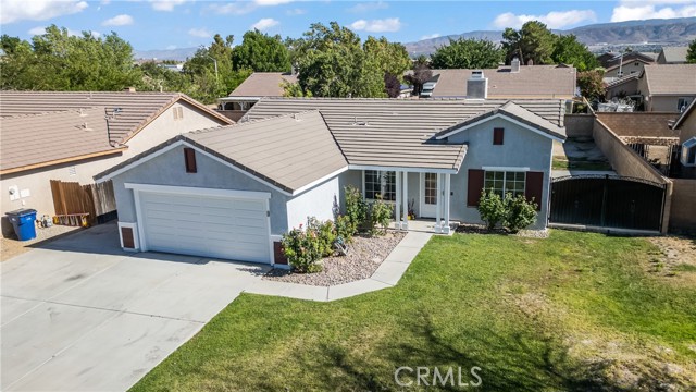 6210 W Avenue J5, Lancaster CA: https://media.crmls.org/medias/e8ca0dcf-1e9f-4221-b01d-c4fb905cde3d.jpg