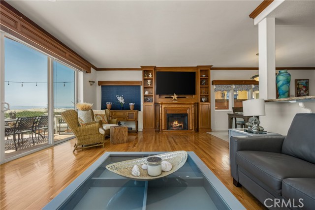6915 E Seaside, Long Beach CA: https://media.crmls.org/medias/e8ca4cef-09b3-4dcd-bfda-8b7229350912.jpg