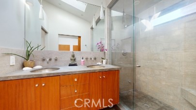 3205 Bayview Drive, Manhattan Beach CA: https://media.crmls.org/medias/e8cac702-0fa7-4e47-8a22-848d4761ab3f.jpg