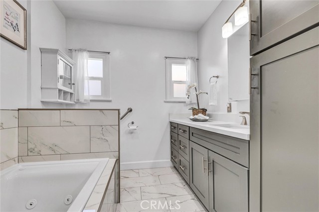 2850 S Norton Ave, Los Angeles CA: https://media.crmls.org/medias/e8caf833-148e-4aab-a589-6285122573f1.jpg