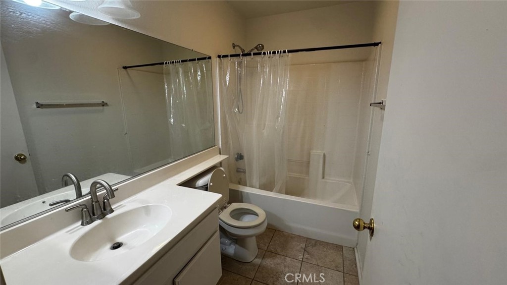 https://media.crmls.org/medias/e8cc0579-9e50-45da-8fb5-7db0bed70bf3.jpg?preset=X-Large