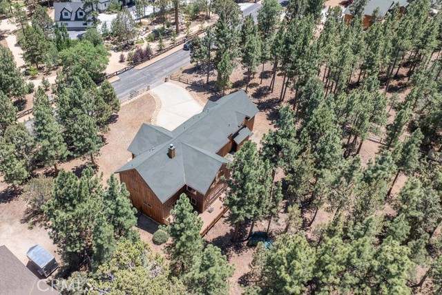 625 Cedar Glen Drive, Big Bear City CA: https://media.crmls.org/medias/e8ce8a81-5281-442a-81e4-4285cd7aa1d4.jpg