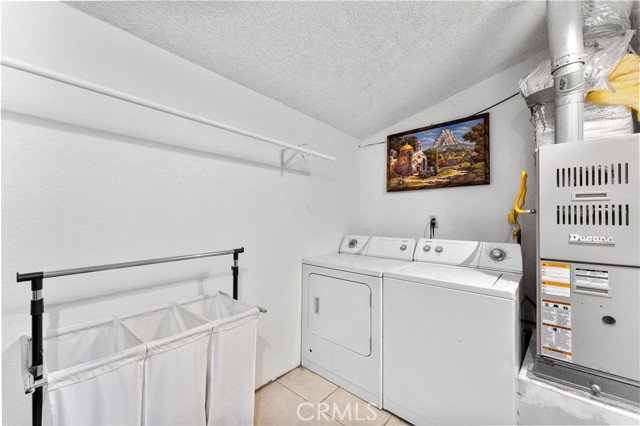 Detail Gallery Image 13 of 29 For 2442 Hunsaker Dr, Running Springs,  CA 92382 - 3 Beds | 2 Baths